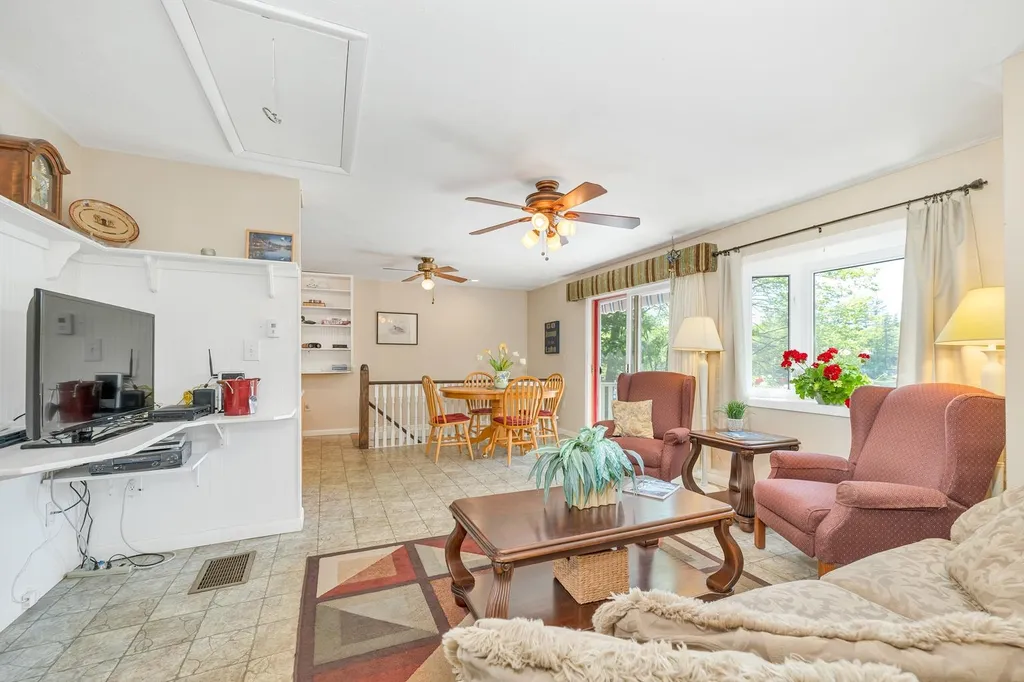 52 South Shore Drive Barnstead NH 03225