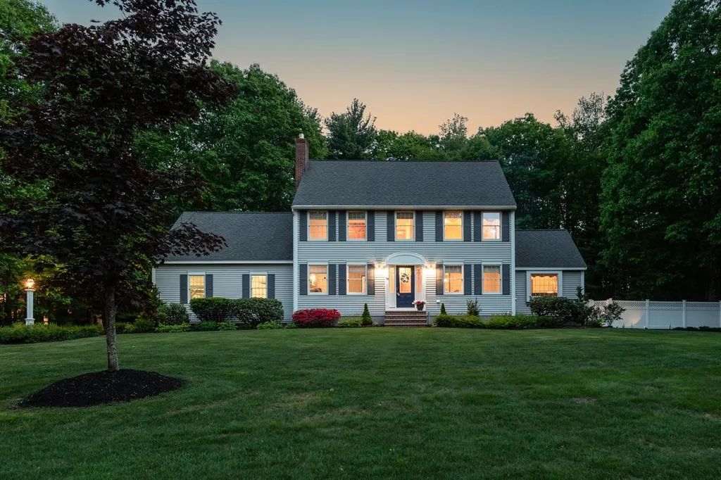 36 Colleen Drive Salem NH 03079-1874