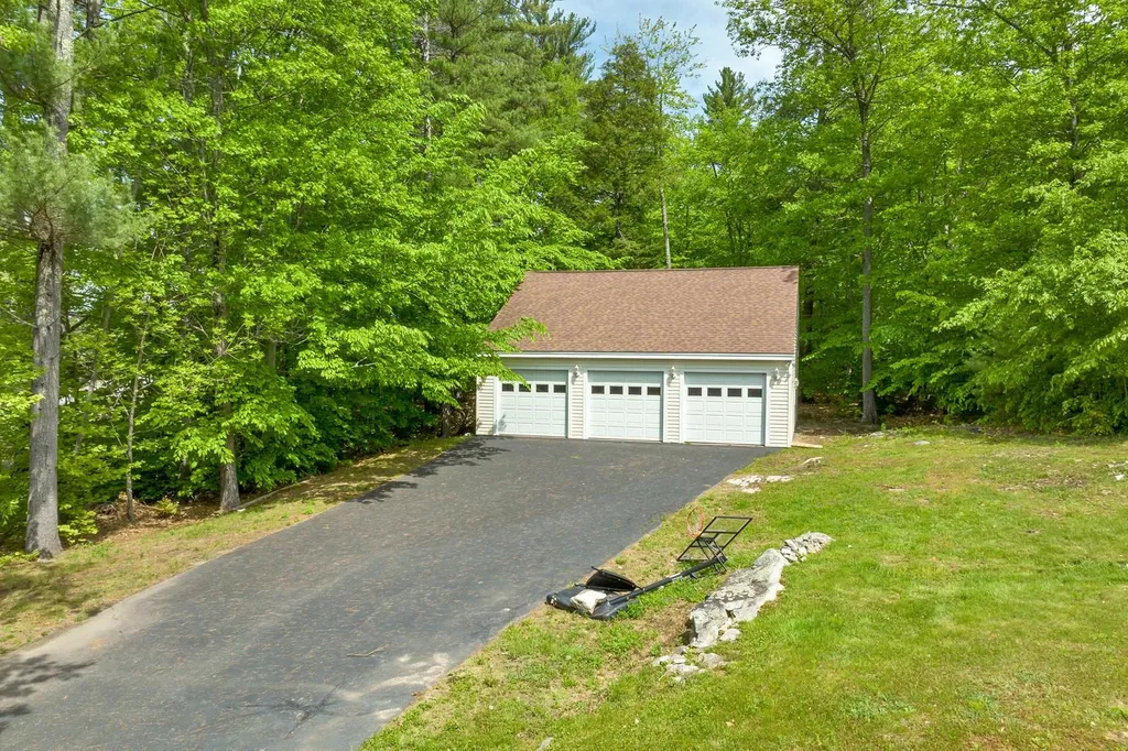 490 Wentworth Road Brookfield NH 03872