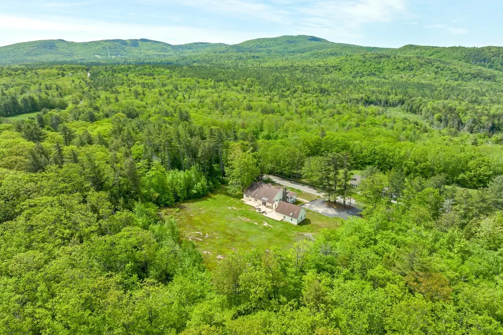 490 Wentworth Road Brookfield NH 03872