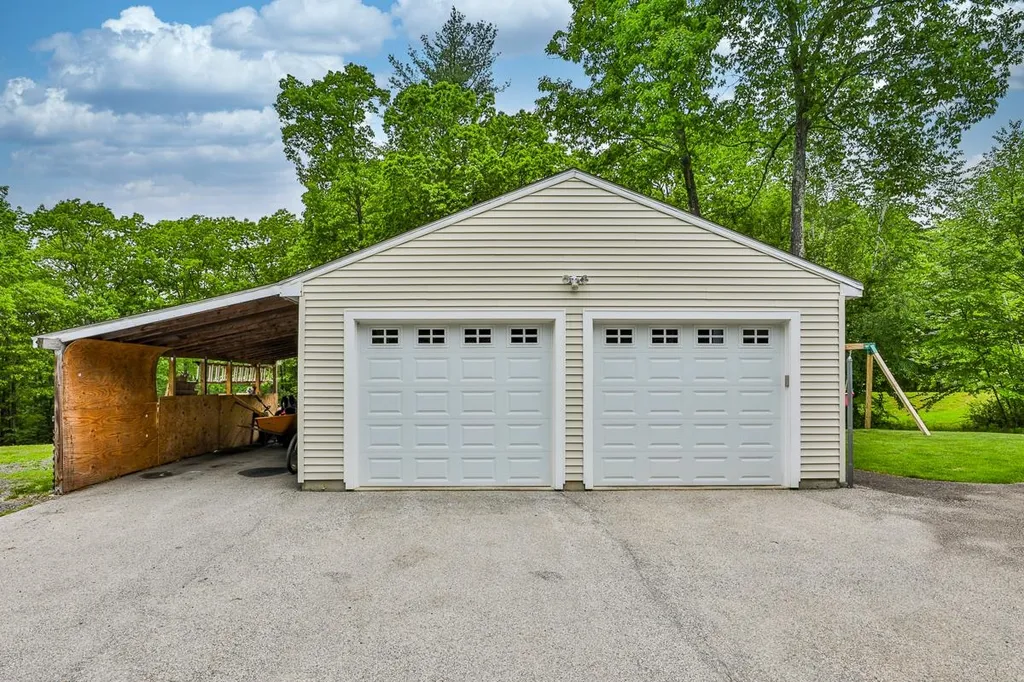 44 Hood Road Brookline NH 03033