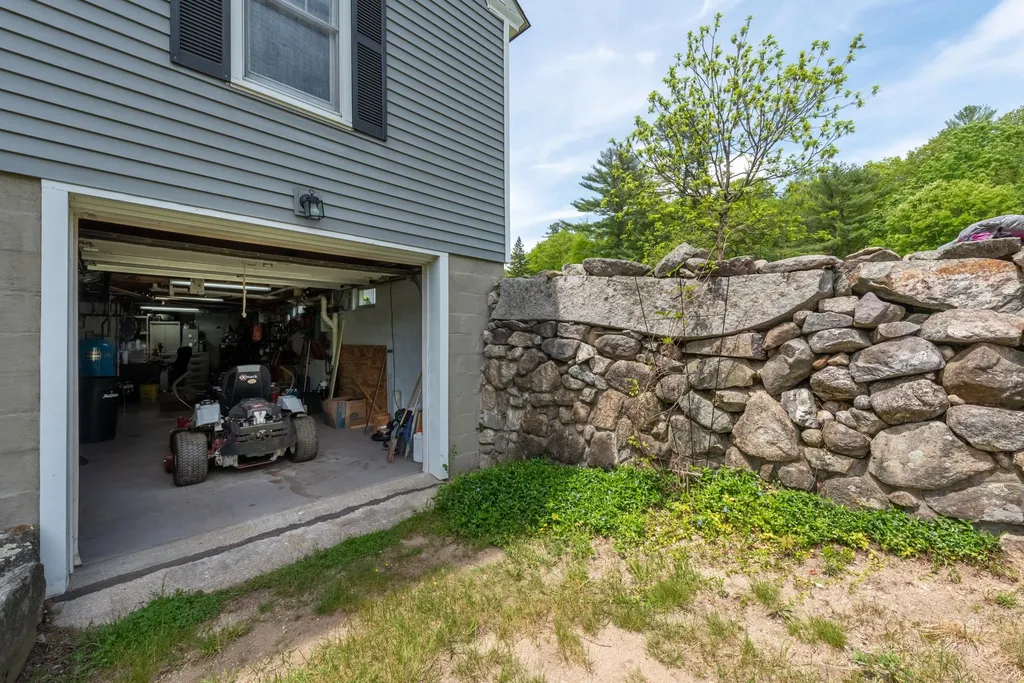 18 Kirtland Street Warner NH 03278