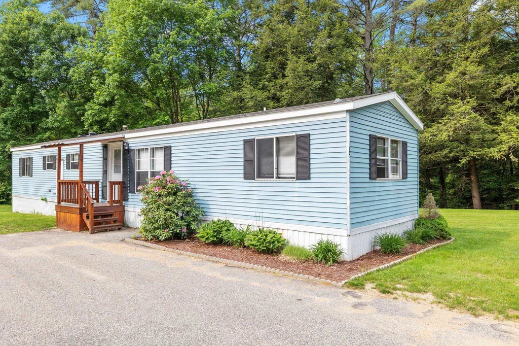 18 Brook Circle Loudon NH 03307