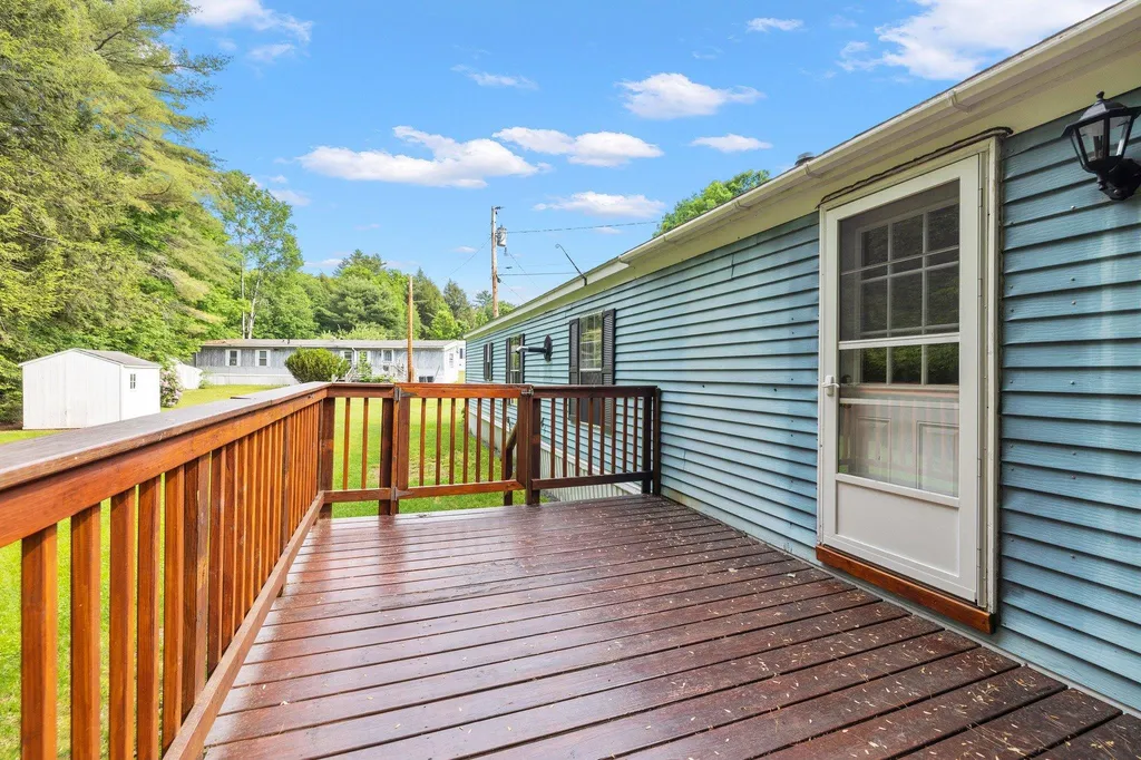 18 Brook Circle Loudon NH 03307