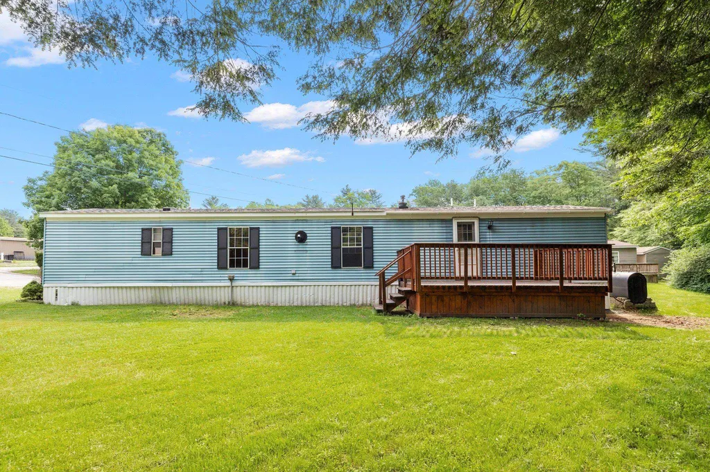 18 Brook Circle Loudon NH 03307