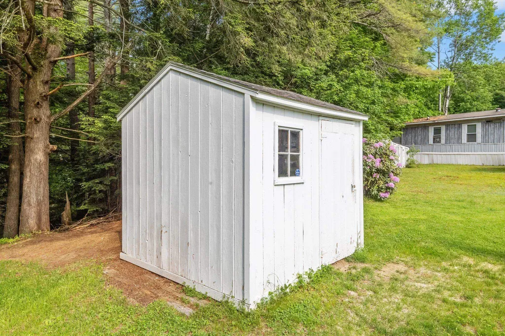 18 Brook Circle Loudon NH 03307