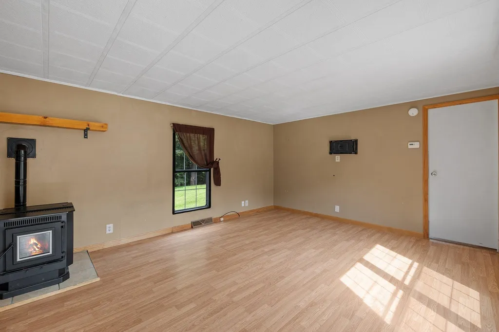 18 Brook Circle Loudon NH 03307