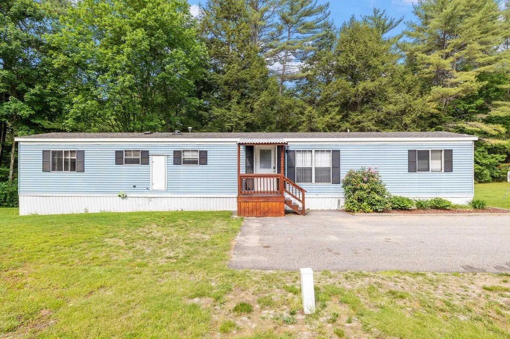 18 Brook Circle Loudon NH 03307