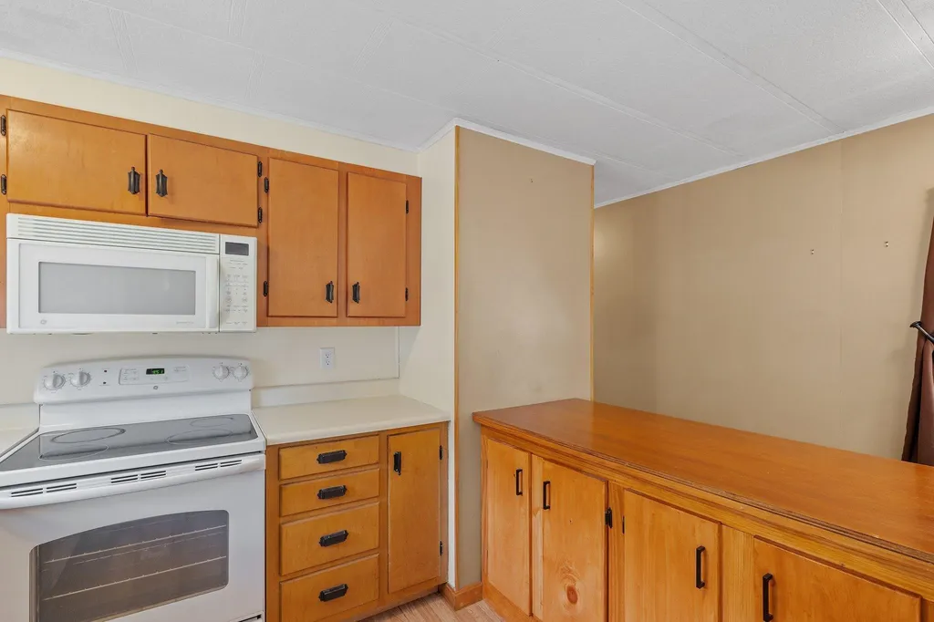 18 Brook Circle Loudon NH 03307