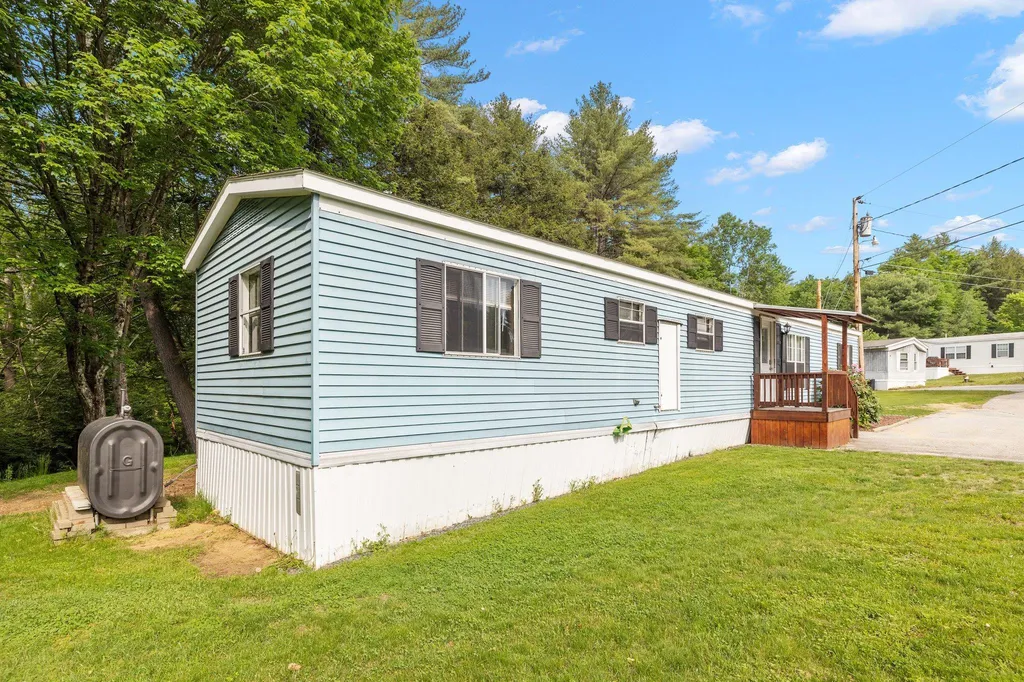 18 Brook Circle Loudon NH 03307