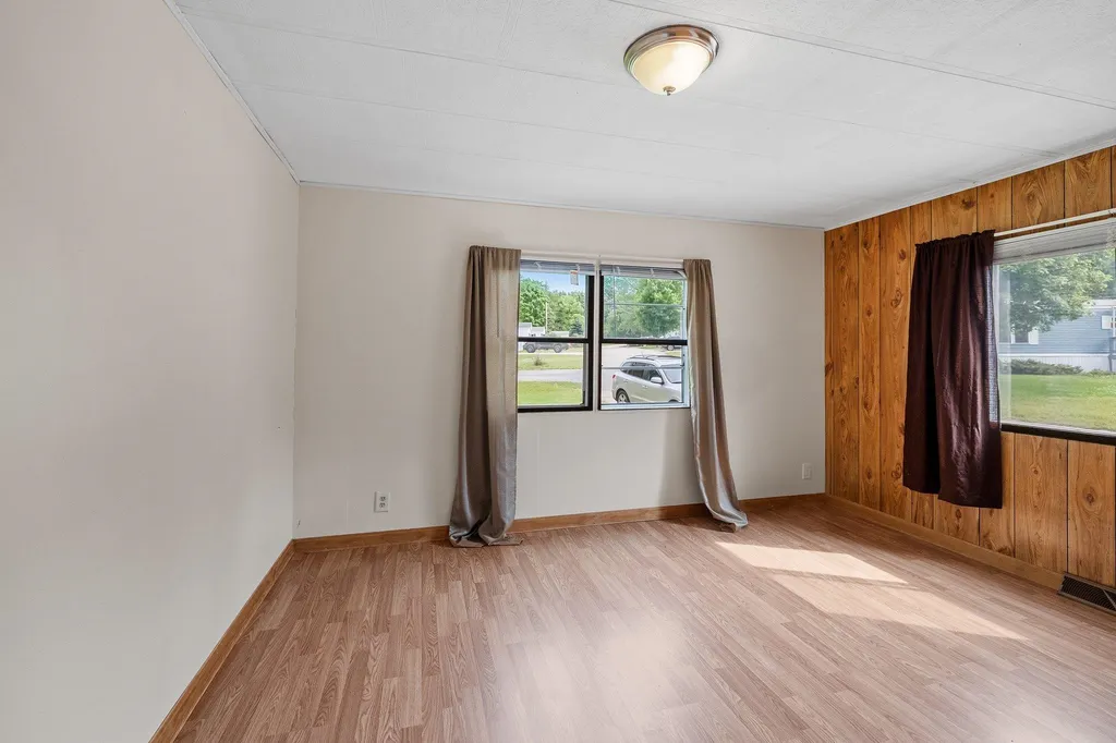 18 Brook Circle Loudon NH 03307