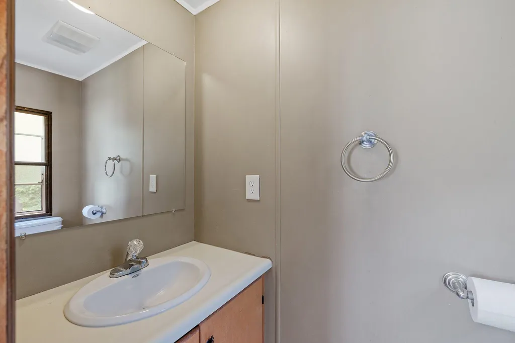 18 Brook Circle Loudon NH 03307