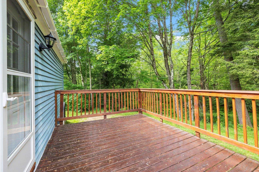 18 Brook Circle Loudon NH 03307