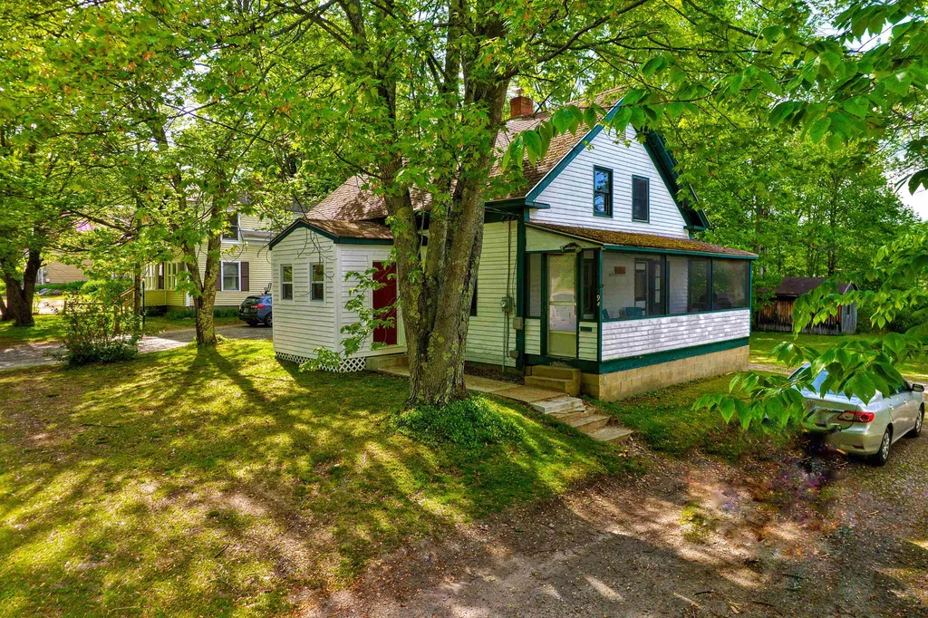 194 Pleasant Street Bristol NH 03222