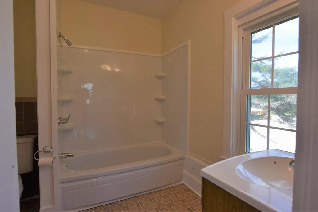 152 W Main Street Hillsborough NH 03244
