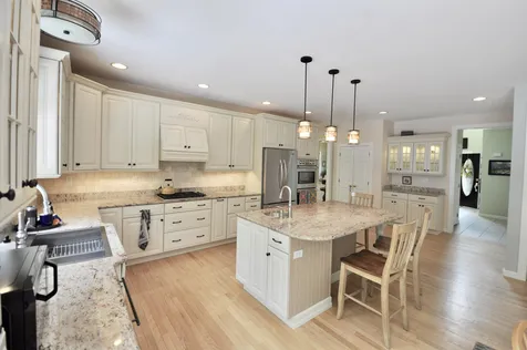 72 Long Hill Road Hollis NH 03049