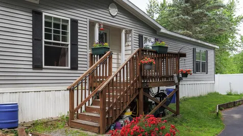 3 Mildred Avenue Raymond NH 03077
