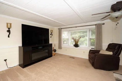 13 Greatstone Drive Nashua NH 03063