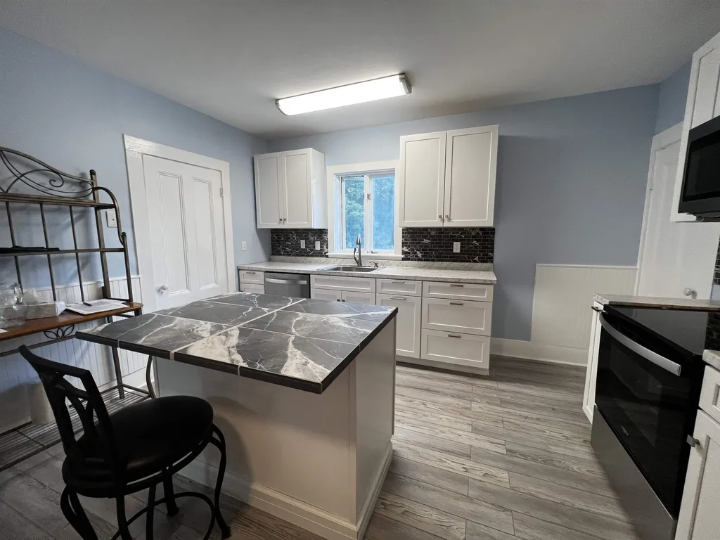9 Salem Street Exeter NH 03833