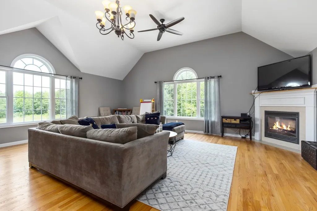36 Long Meadow Farm Drive Epping NH 03042