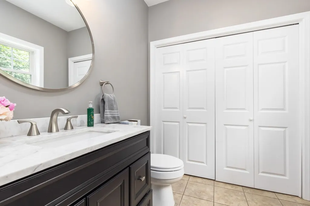 36 Long Meadow Farm Drive Epping NH 03042