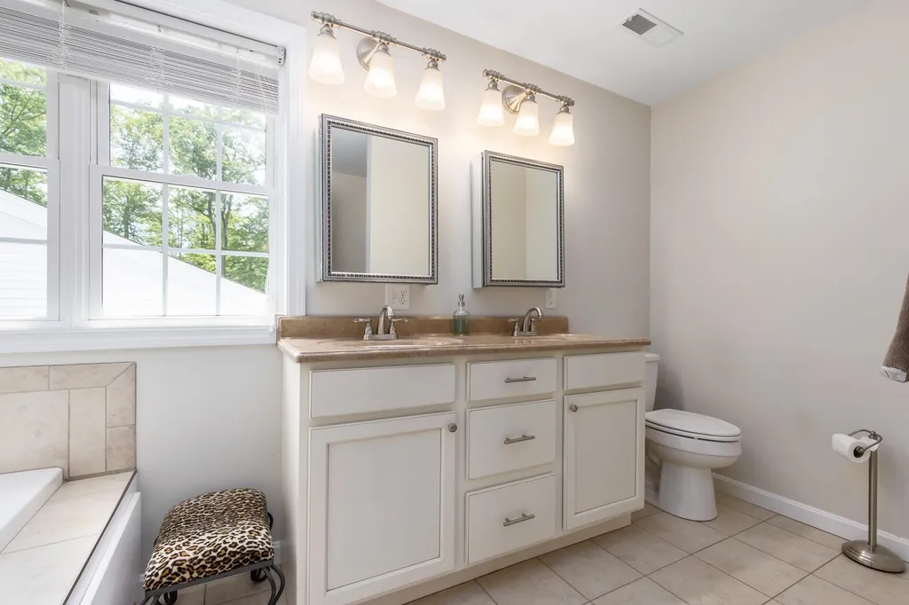 36 Long Meadow Farm Drive Epping NH 03042