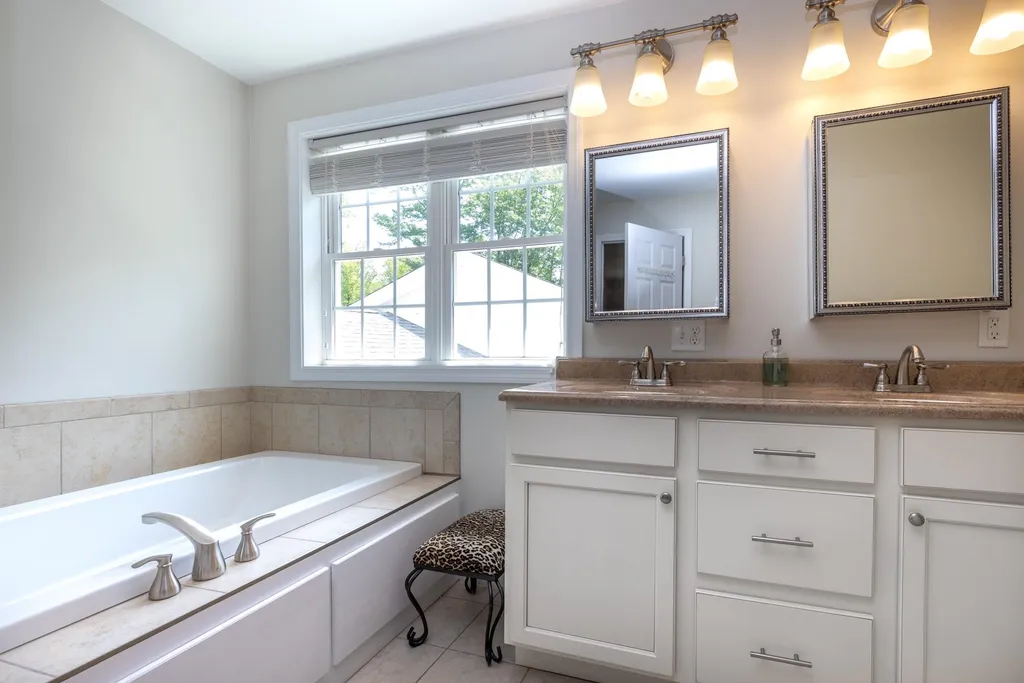 36 Long Meadow Farm Drive Epping NH 03042
