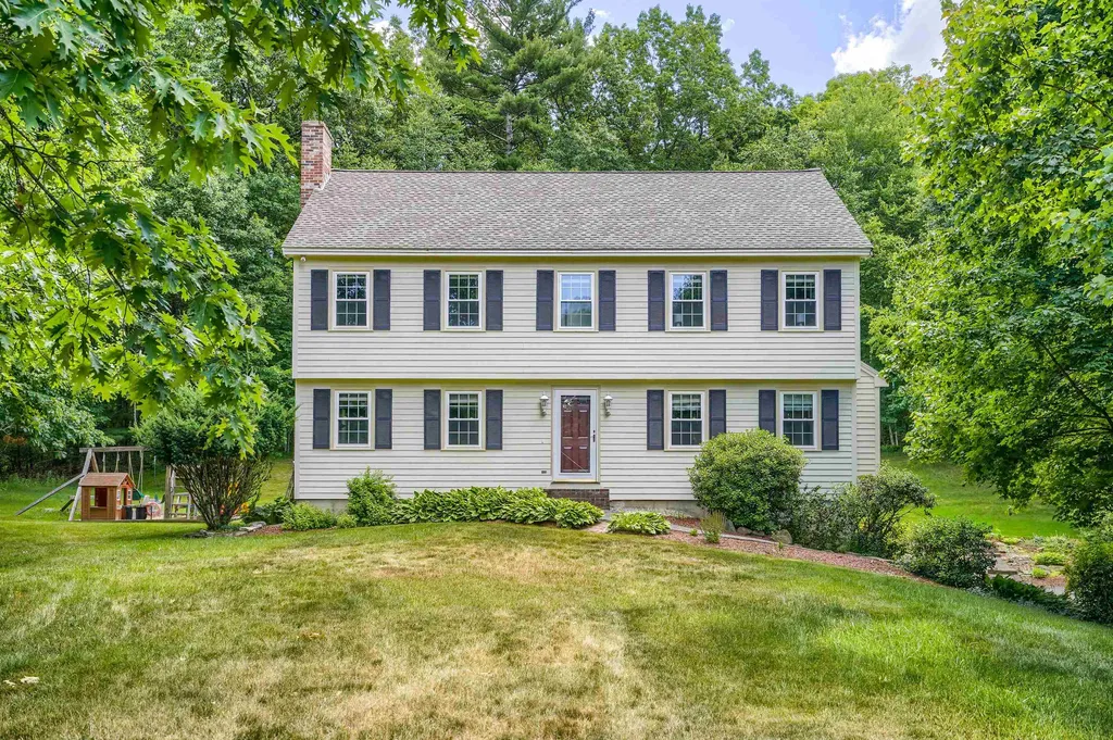 14 Hemlock Street Londonderry NH 03053