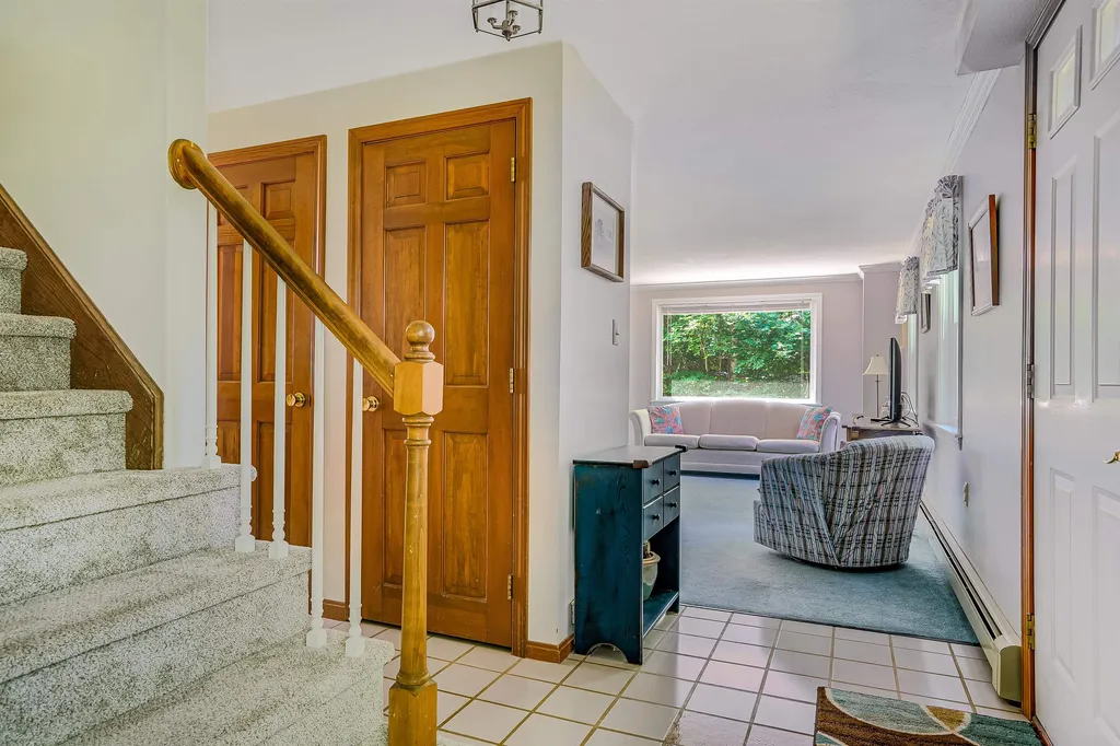 14 Hemlock Street Londonderry NH 03053
