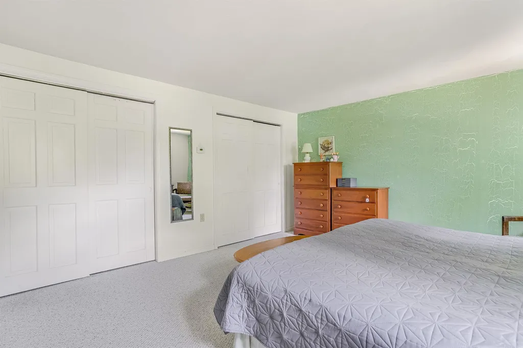 14 Hemlock Street Londonderry NH 03053
