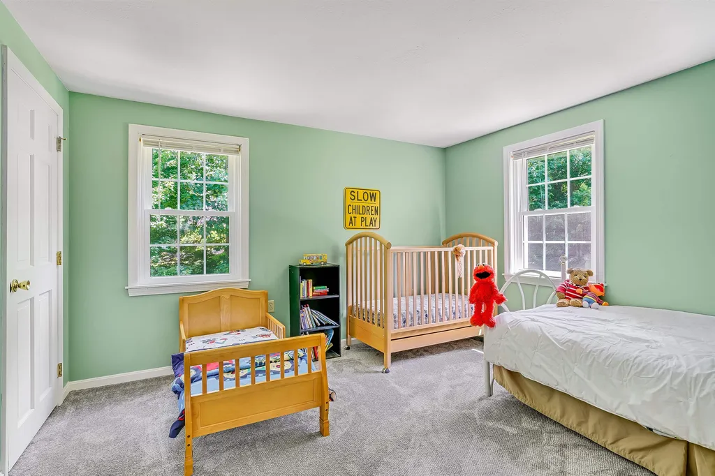 14 Hemlock Street Londonderry NH 03053