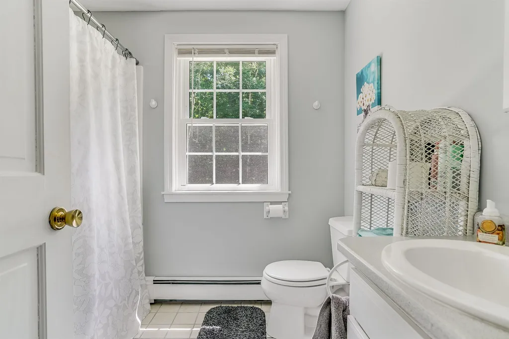 14 Hemlock Street Londonderry NH 03053