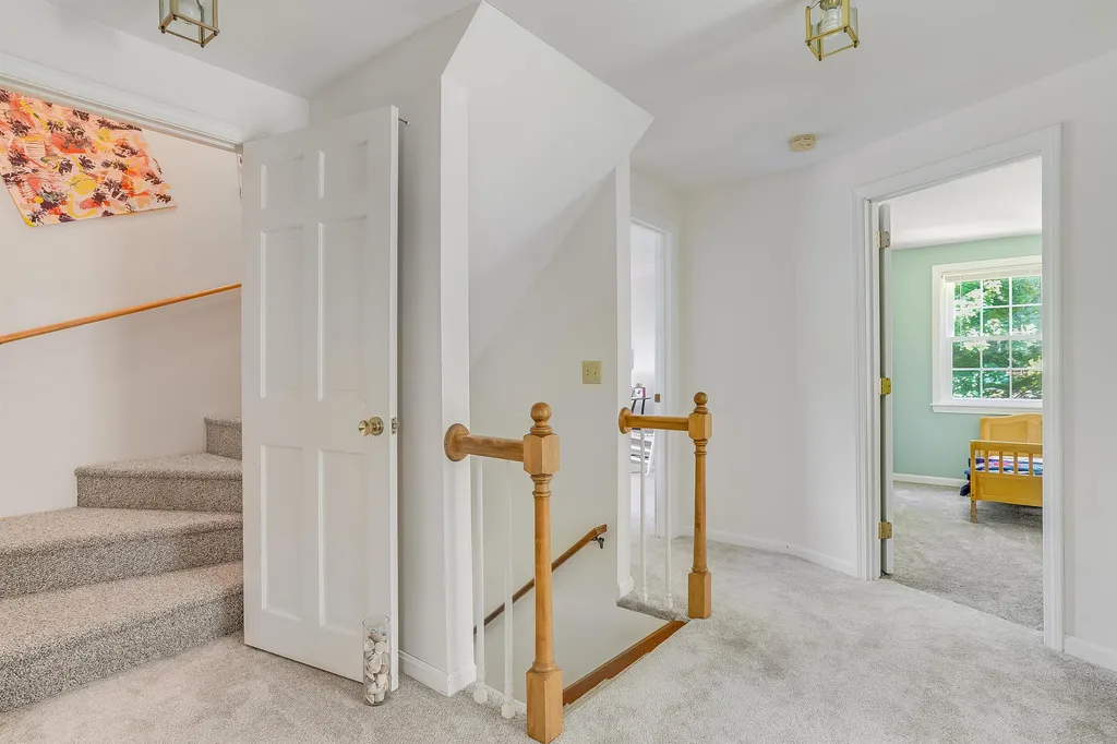 14 Hemlock Street Londonderry NH 03053
