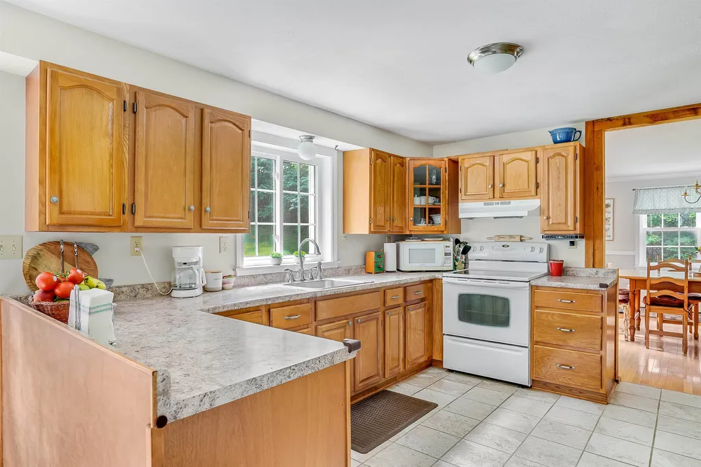 14 Hemlock Street Londonderry NH 03053