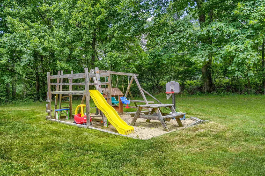 14 Hemlock Street Londonderry NH 03053