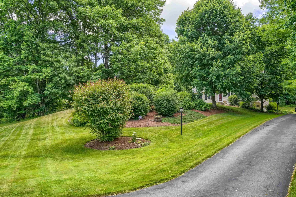 14 Hemlock Street Londonderry NH 03053