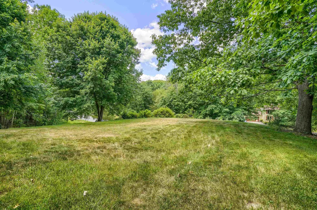 14 Hemlock Street Londonderry NH 03053