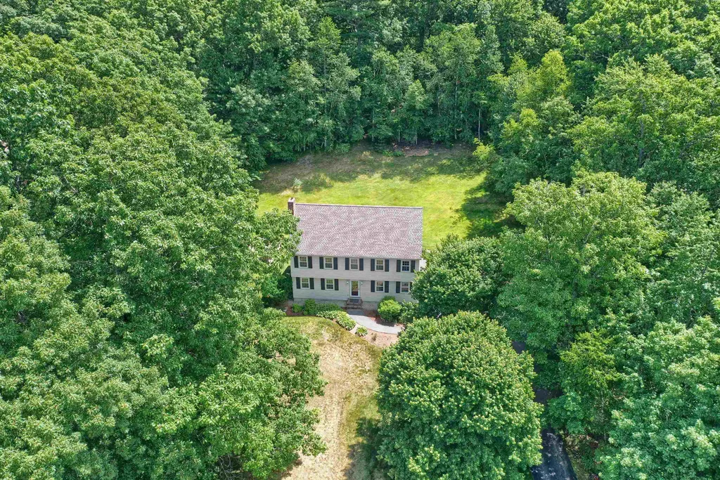 14 Hemlock Street Londonderry NH 03053