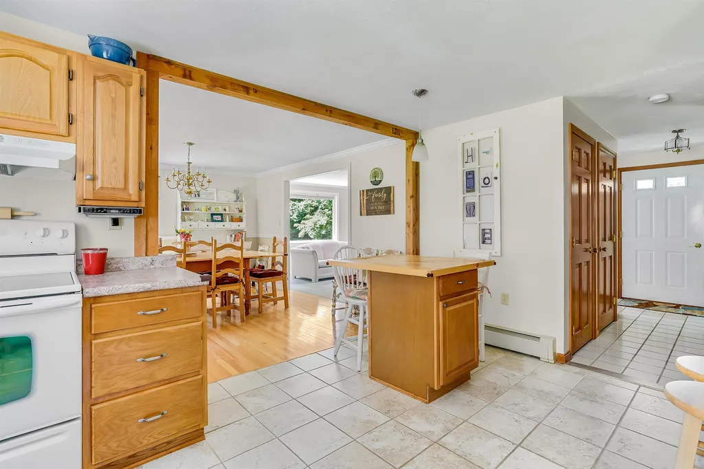 14 Hemlock Street Londonderry NH 03053