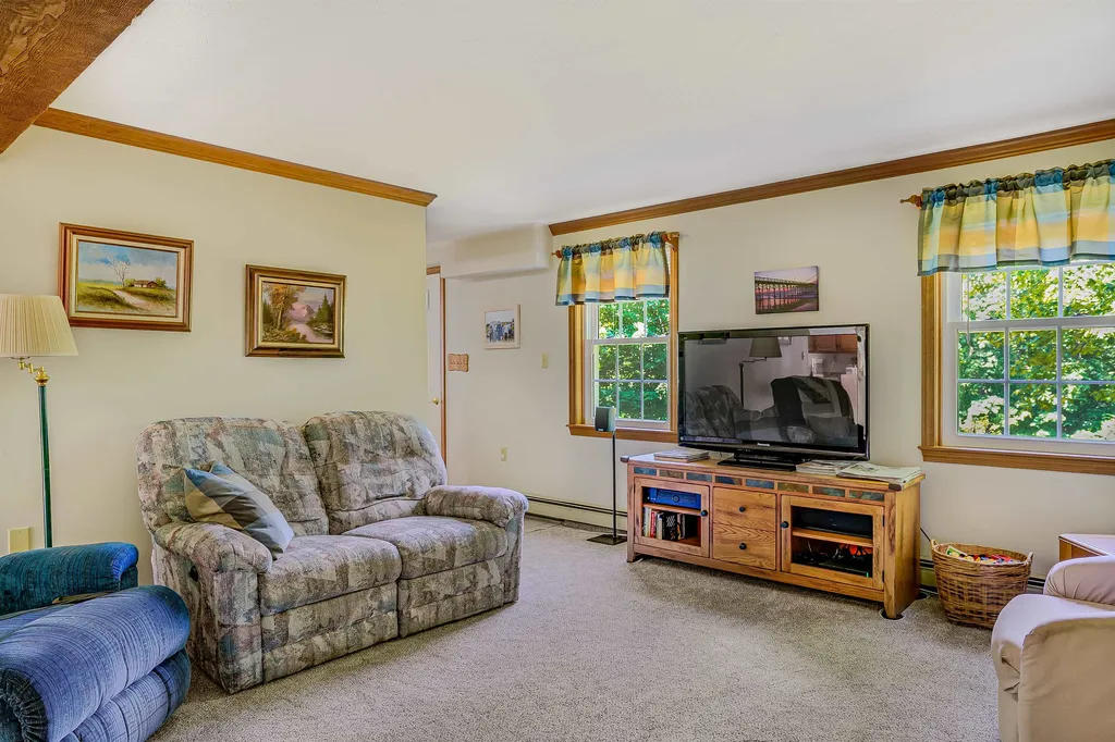 14 Hemlock Street Londonderry NH 03053
