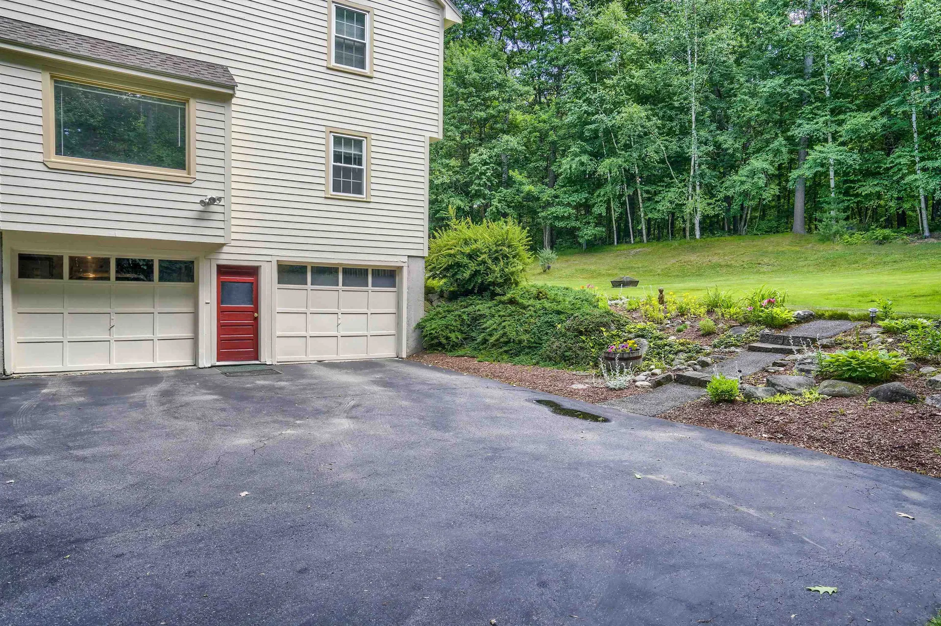14 Hemlock Street Londonderry NH 03053