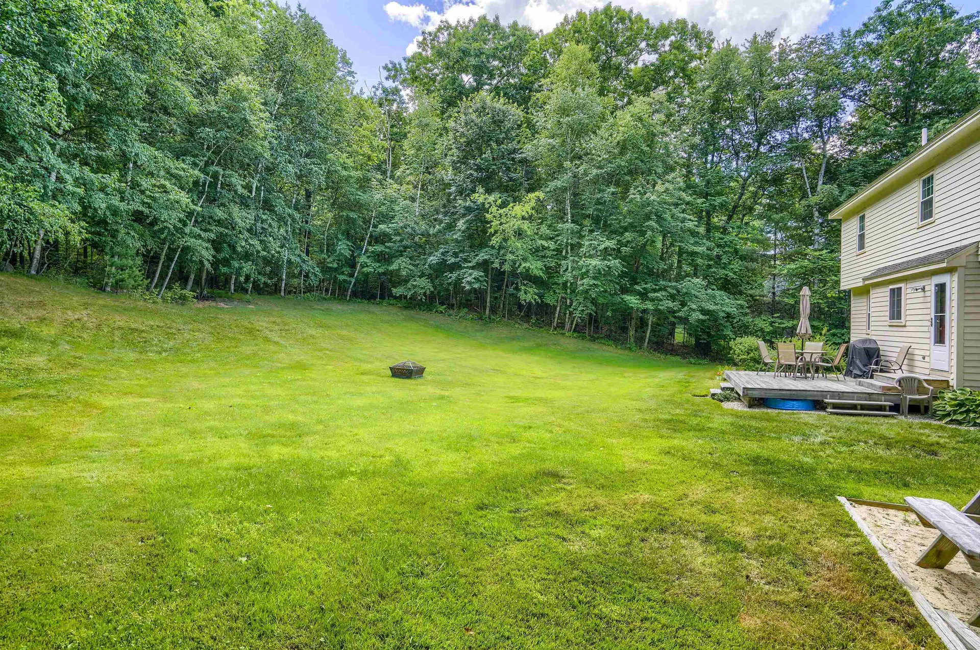 14 Hemlock Street Londonderry NH 03053