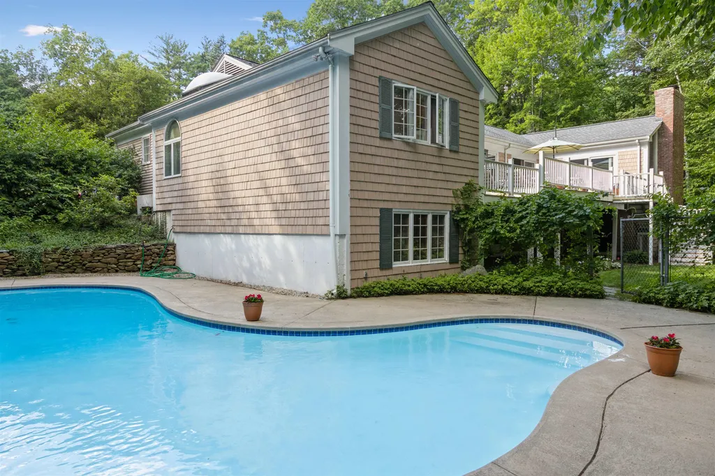 5 French Drive Bedford NH 03110
