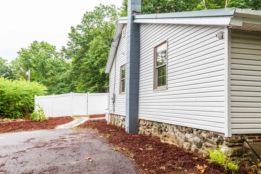 71 Corbett Road Barrington NH 03825