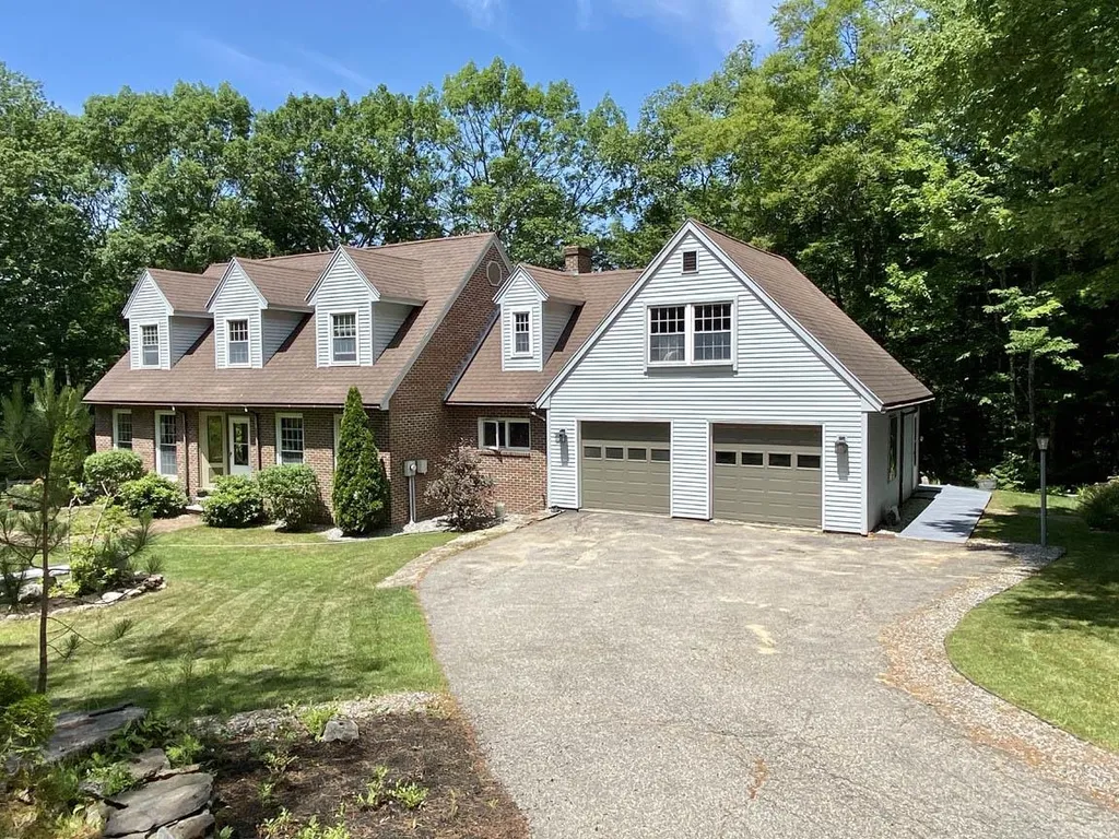 21 Trivett Lane Holderness NH 03245