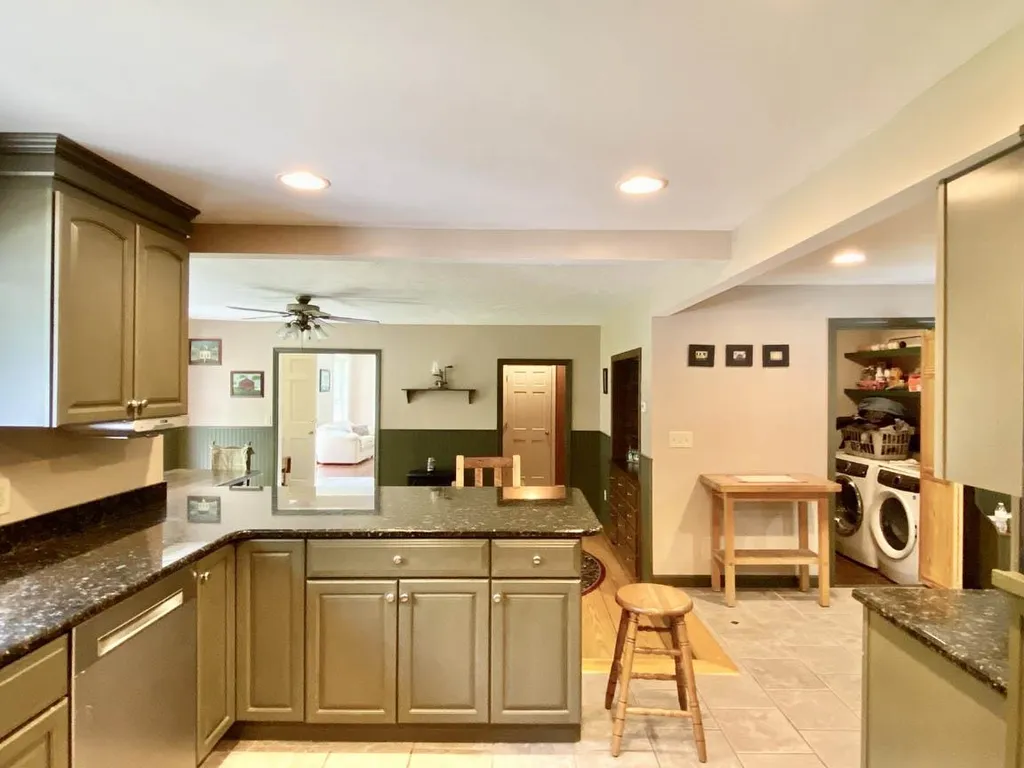 21 Trivett Lane Holderness NH 03245
