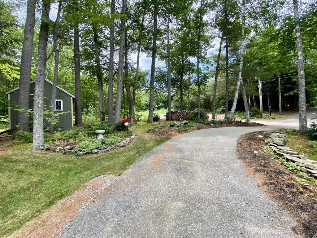 21 Trivett Lane Holderness NH 03245