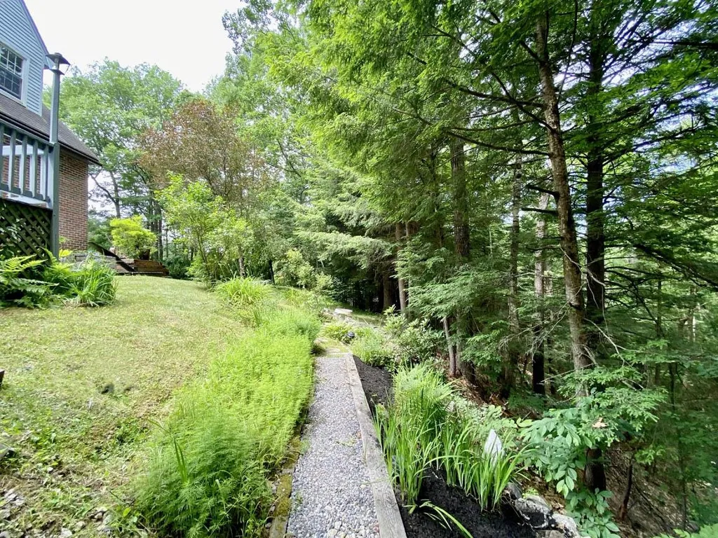 21 Trivett Lane Holderness NH 03245