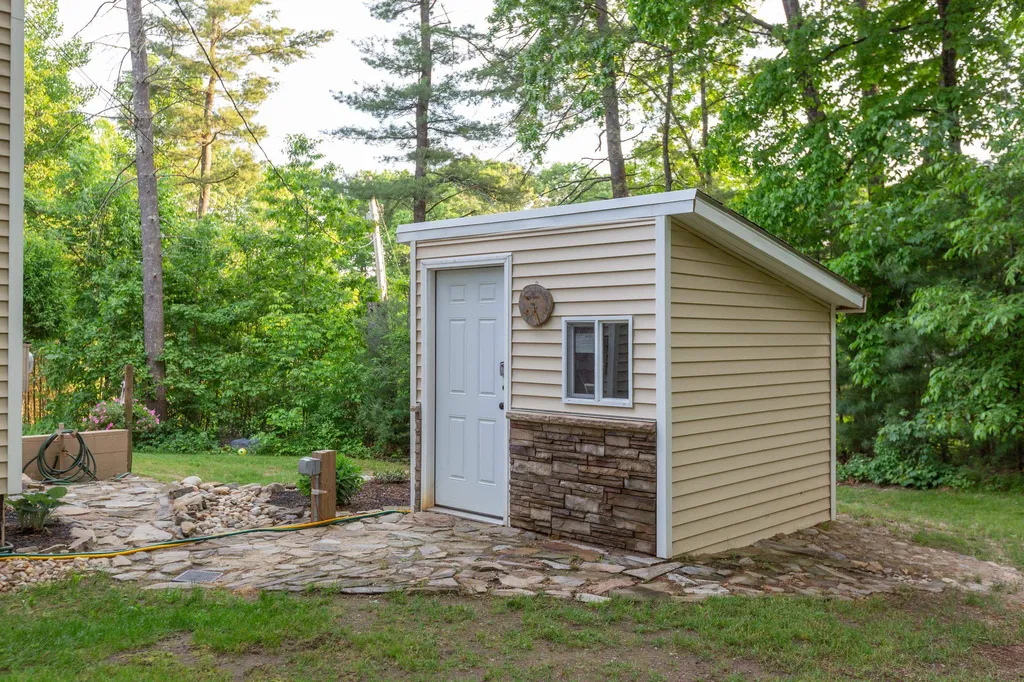 34 Old Nashua Road Londonderry NH 03053