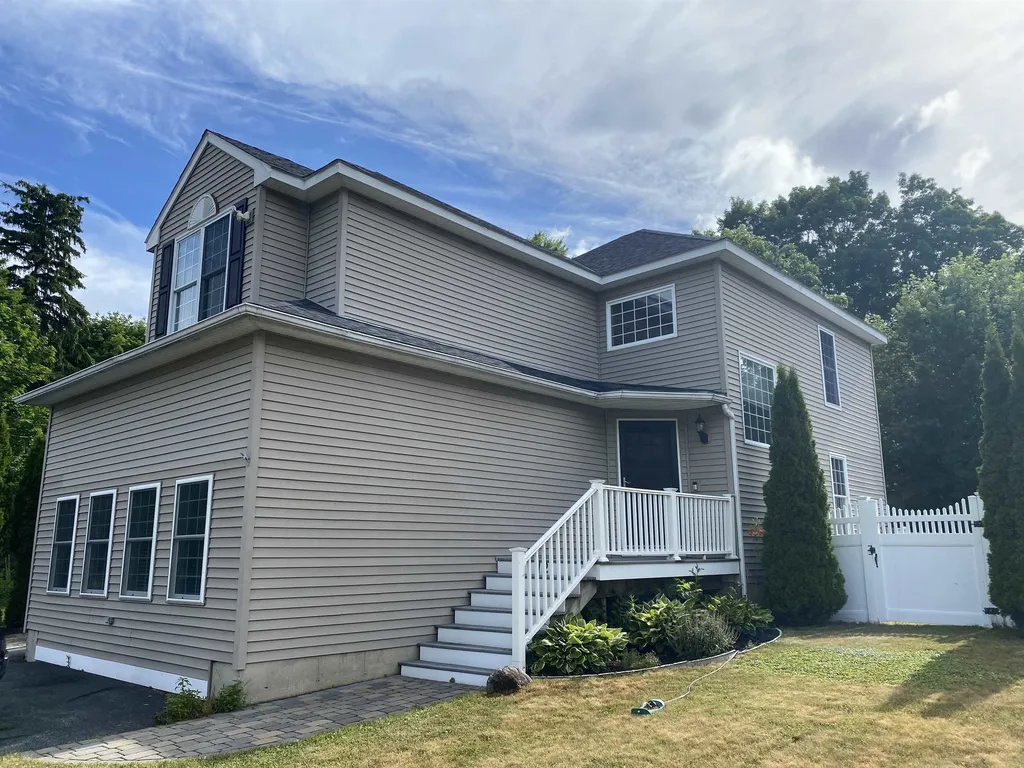12 Lamprey Street Newmarket NH 03857
